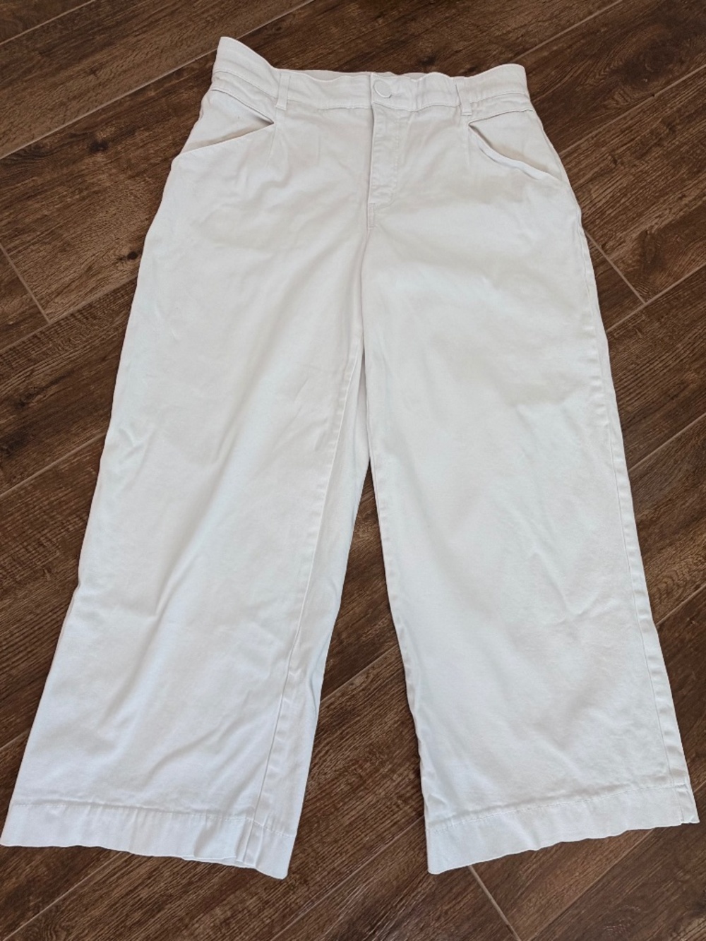 Wit and Wisdom Cropped white pants, size 10